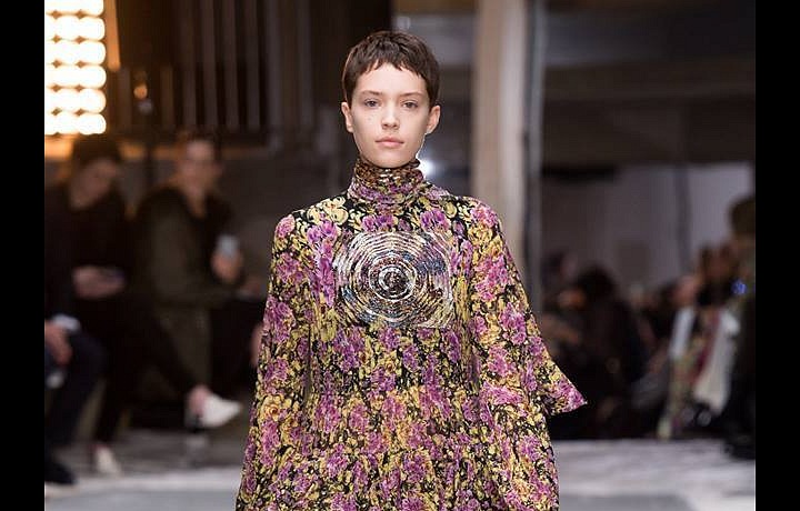 Kolekci vévodí květinové vzory