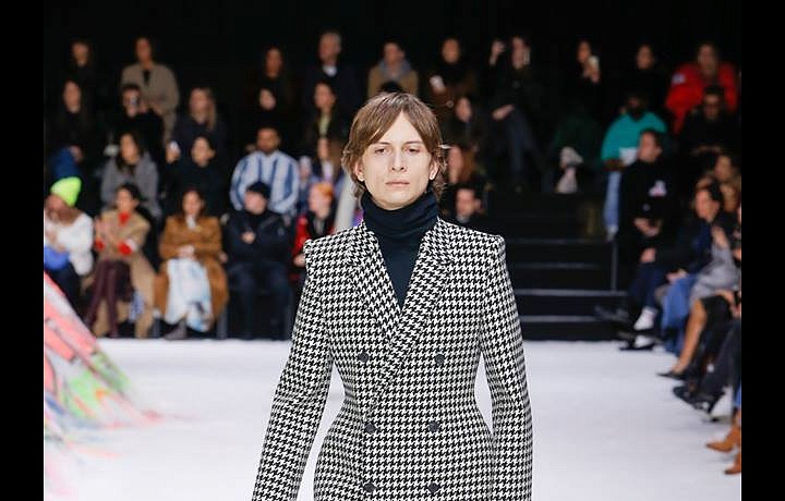 Elegantní část je zvládnutá na jedničku