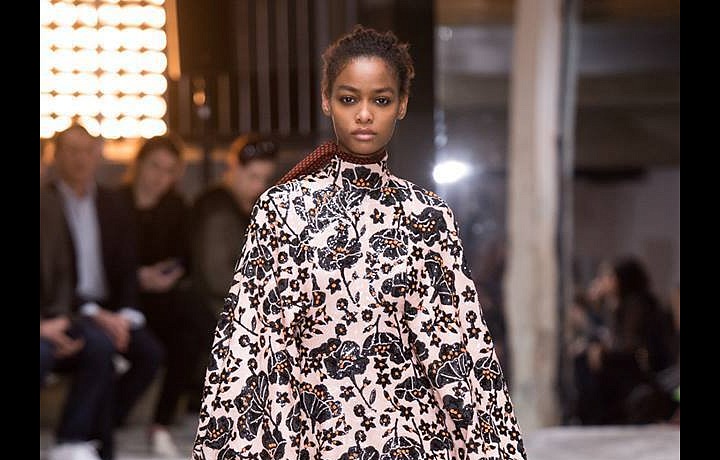 Kolekci vévodí květinové vzory