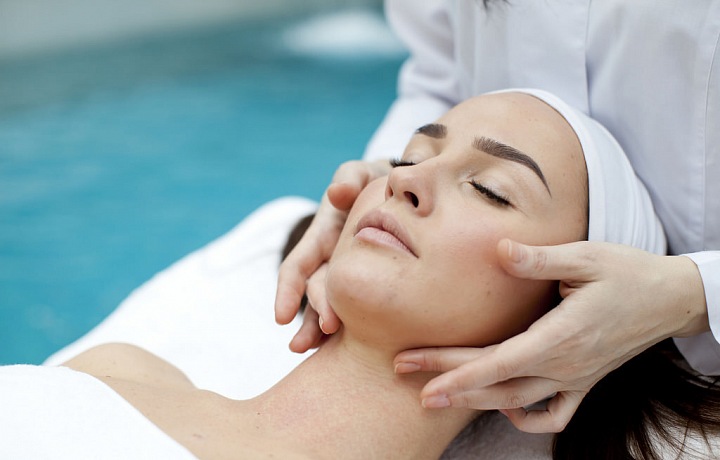 masáž obličeje a dekoltu