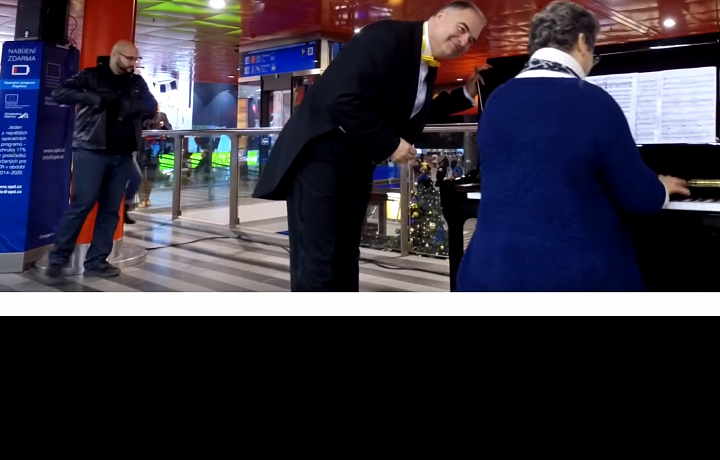 Na Hlavním nádraží zazpívali skuteční umělci. 