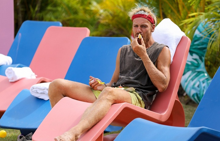 Legendární Survivor Pool Party