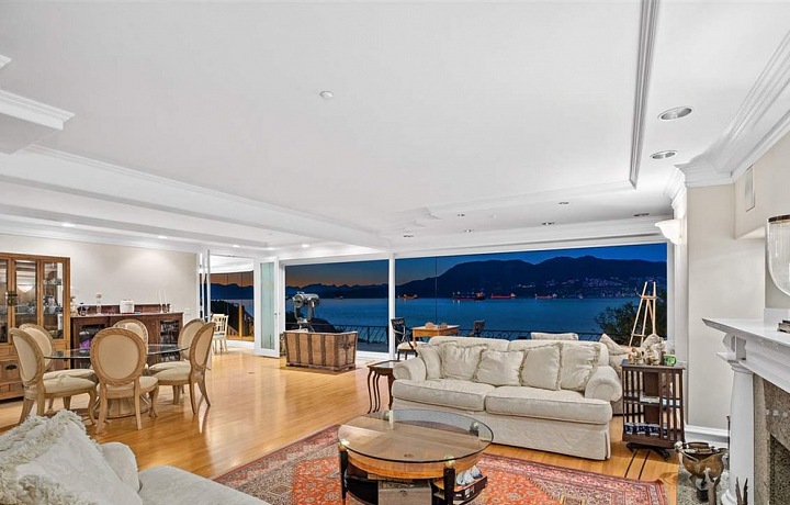 Obývací pokoj, Angell Hasman & Associates Realty