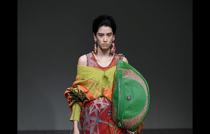 Matty Bovan SS19 se nese v duchu extravagance