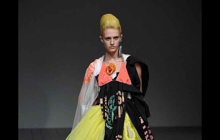 Matty Bovan SS19 se nese v duchu extravagance