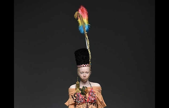 Matty Bovan SS19 se nese v duchu extravagance