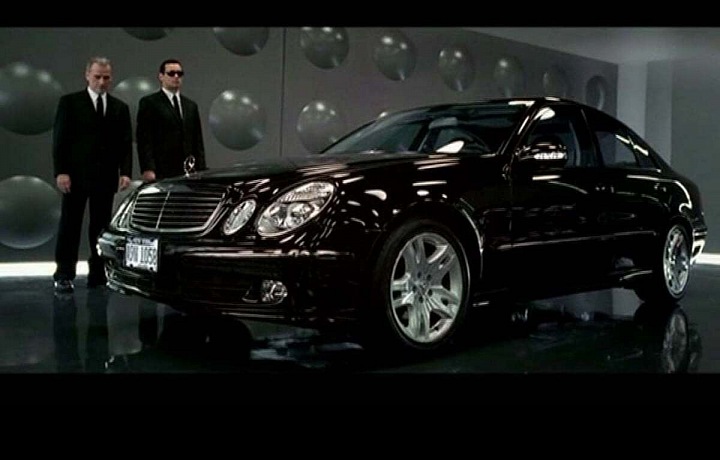 Mercedes-Benz třídy E, Muži v černém