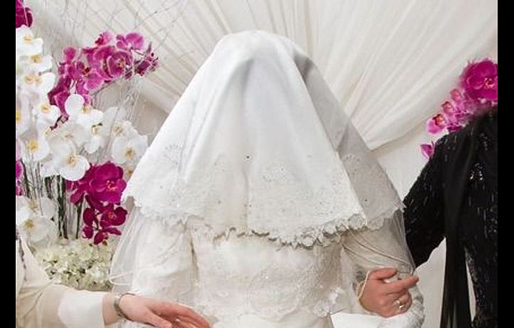 Ilustrační foto: Co je židovským svatebním zvykem, je pokrývání hlavy nevěsty