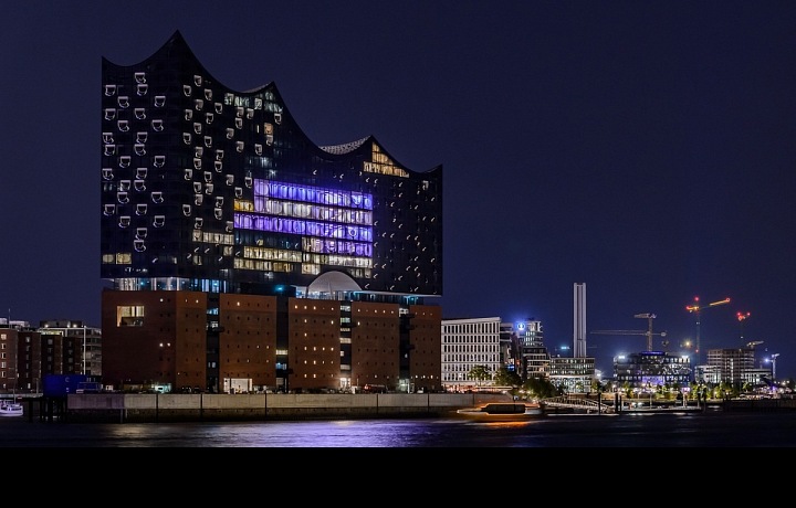 Elbphilharmonie v noci