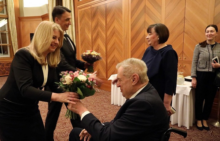 Miloš Zeman na večeři s prezidentkou Zuzanou Čaputovou a jejím partnerem