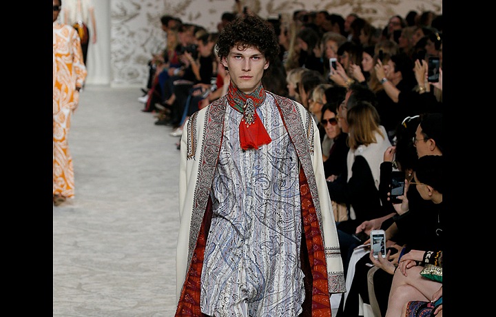 Po vlně bílé se objevila oranžová