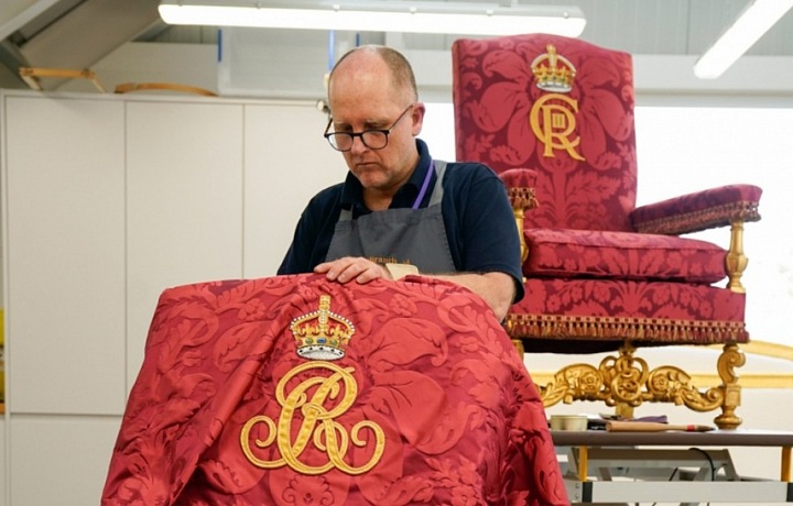 Korunovace Karla III. je za dveřmi