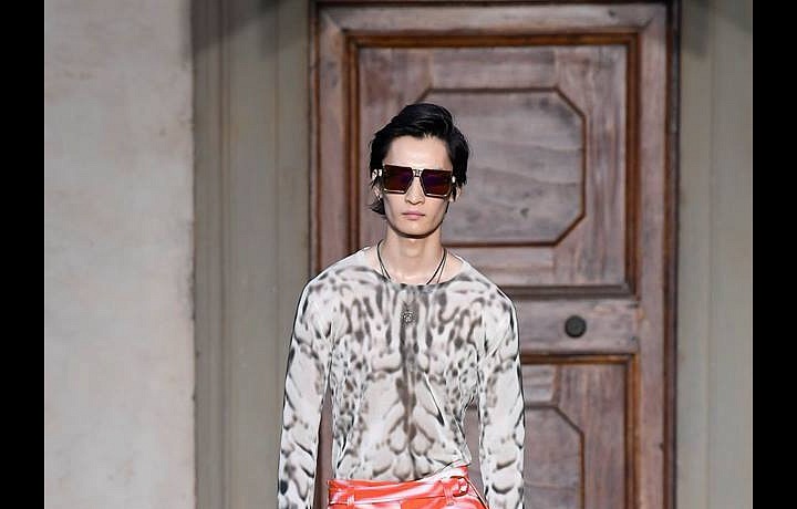 A pokračovala divokými vzory