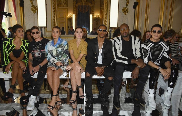 Hosté dorazili ve stylových outfitech