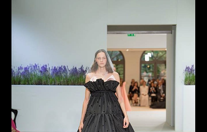 Kolekce je bohatá na přešlapy