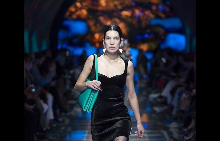 Do kolekce se vrací samet