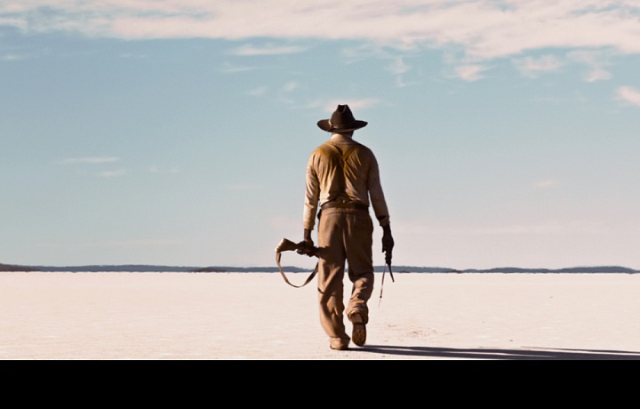 Film Sweet Country, Sam hlavní postava