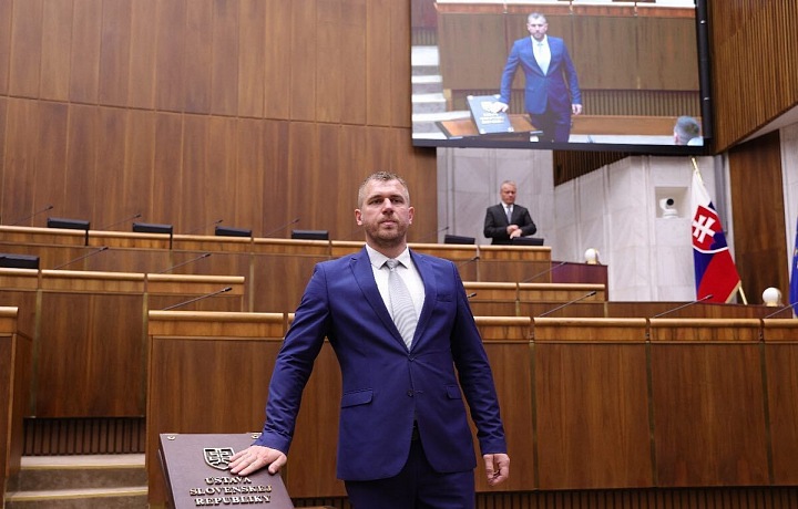 Poslanci skládali sliby