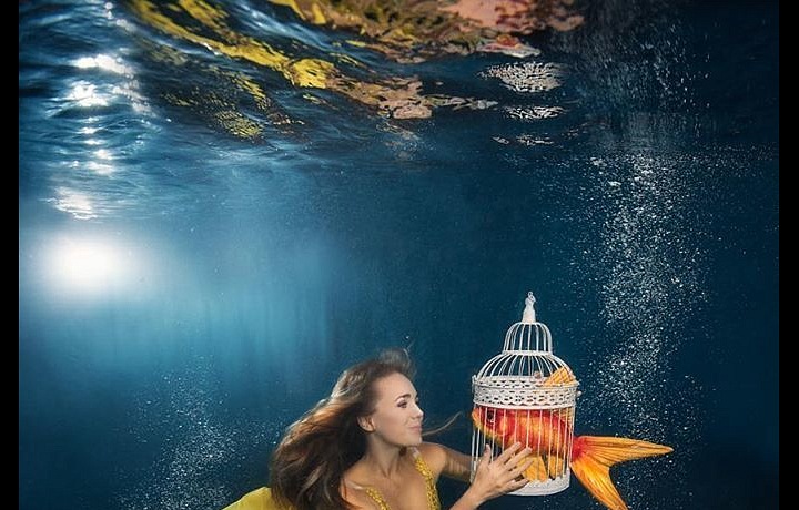 Photoshooting under the water with Lucie Vondráčková