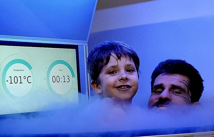 Robert Rosenberg do kryosauny bere i svého syna.