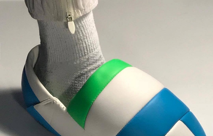 Netradiční obuv z míče