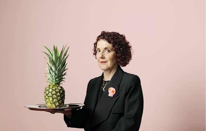 Za Piňatexem stojí Dr. Carmen Hijosa