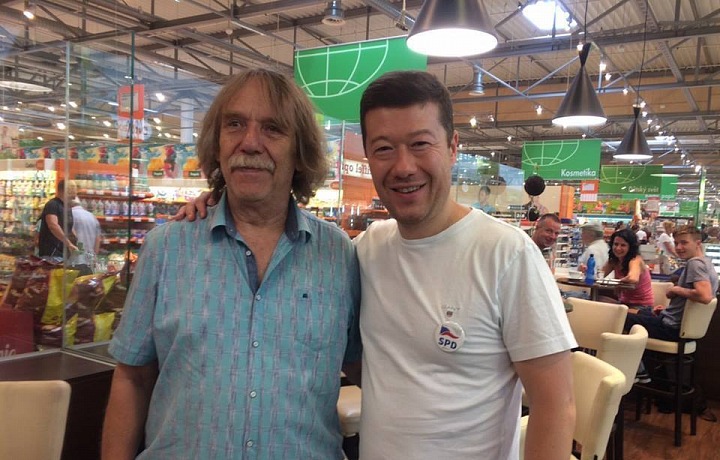 Přestože má málo času, sleduje kulturní dění. 