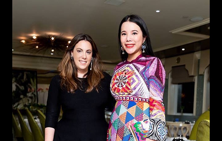 Mary Katrantzou (vlevo)