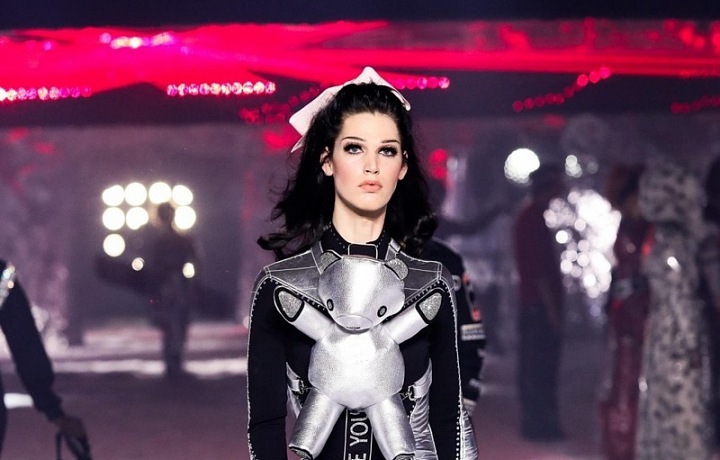 Kolekci tvoří stylové kombinézy