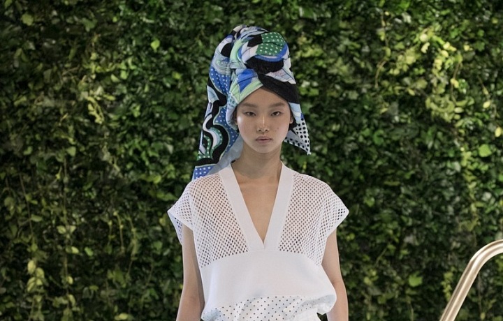 Krásní a čistá bílá.