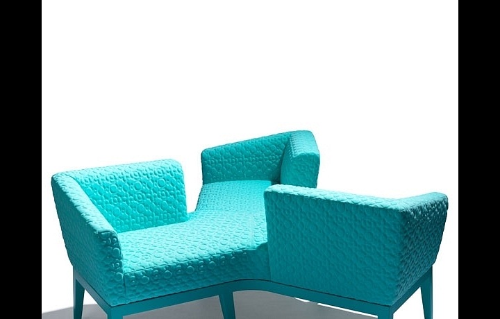 Netradiční pohovka Sawaya & Moroni