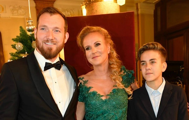 Syn Jakub právě prochází pubertou. 