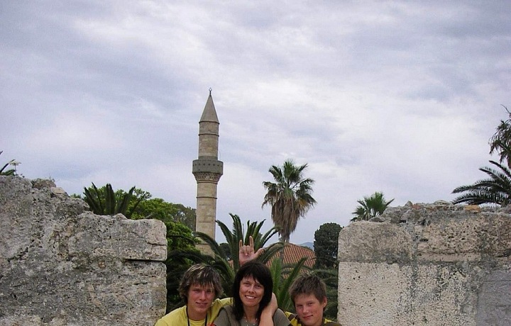 S bratrem a maminkou, která zemřela na rakovinu.