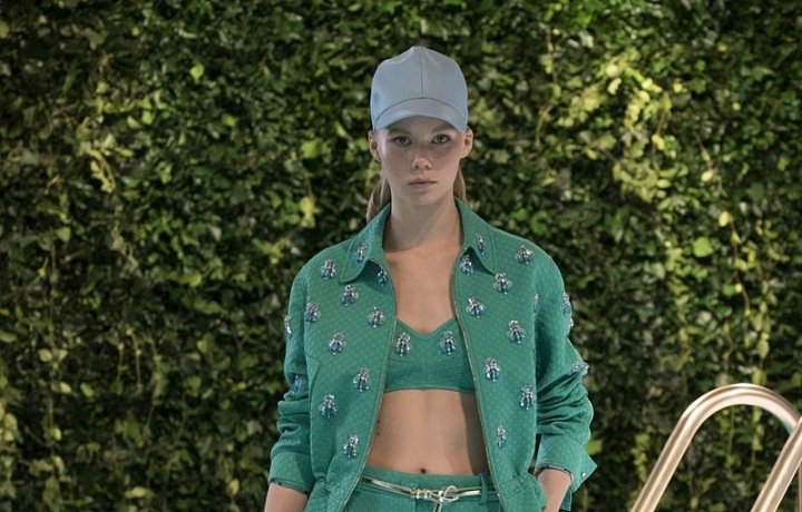 Zajímavé a odhalené střihy.