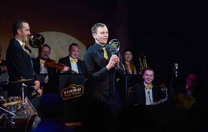 Jiří je také součástí swingové kapely. 