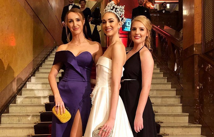 Táňa Makarenko, Denisa Spergerová s kamarádkou