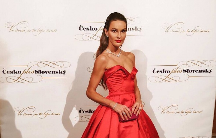 Nikol Švantnerová, šaty Poner