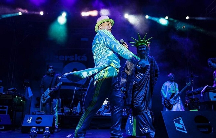 Skupina Monkey Business – Bad Time for Gentlemen