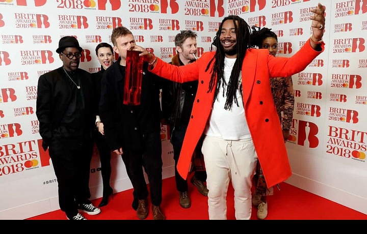 Gorillaz, vítěz nejlepší ceny britské kapely v místnosti výherců Brit Awards. 