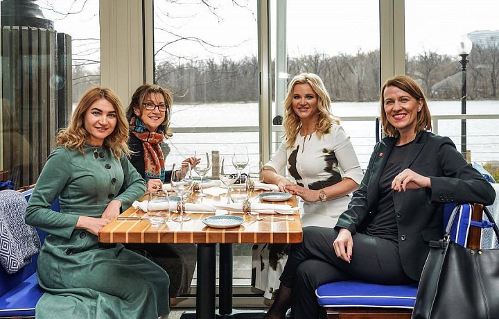 Monika Babišová na obědě s lékařkou Janou Švehlovou