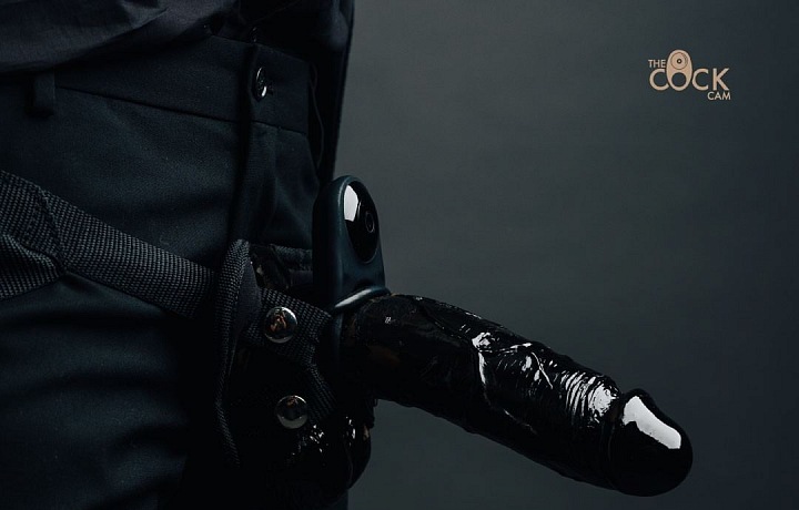 Umělý penis s kamerkou pro intergalaktické domácí porno. 