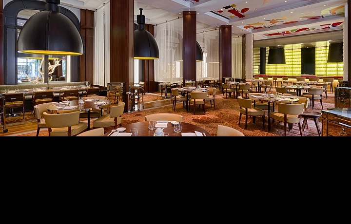 Restaurace v Le Royal Monceau Raffles Paris