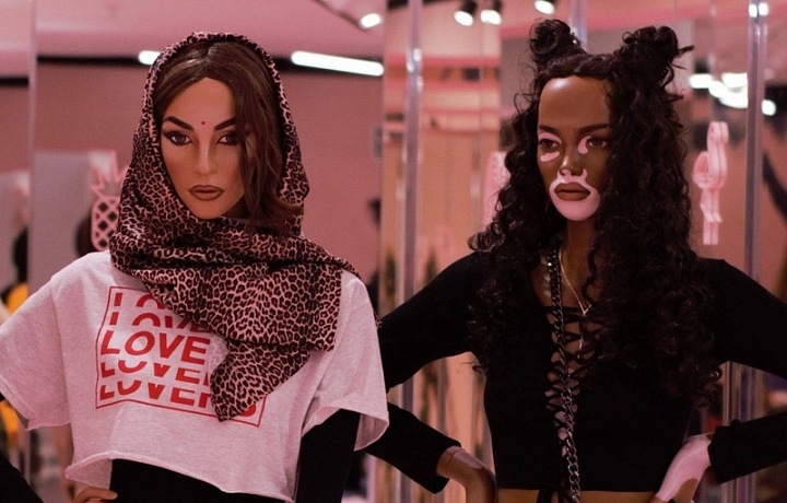 Unikátní figuríny v obchodě Missguided 