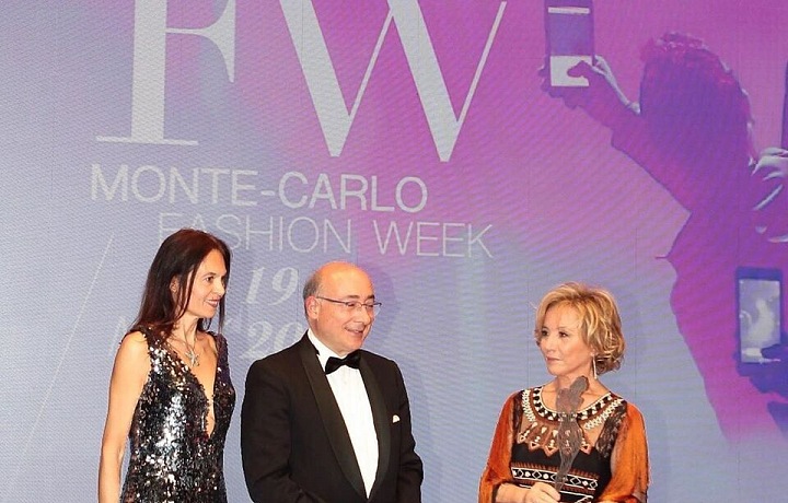 Alberta Ferretti s cenou kněžny Charlene