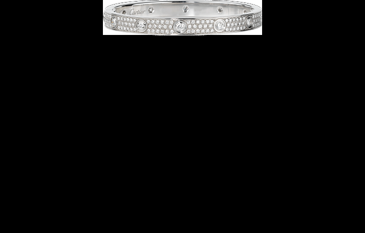 Luxusní náramek posetý diamanty.