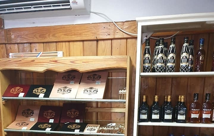 Továrna na doutníky stojí za návštěvu - městečko Bayhibe