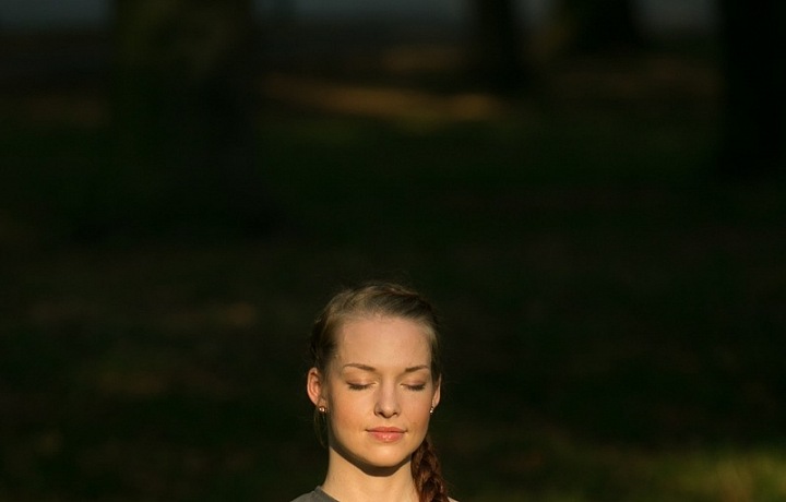 Meditace uvolňuje nejen mysl ale i tělo. 