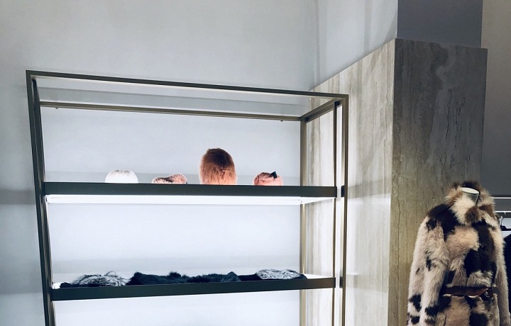 Luxusní butik Yves Salomon v Široké ulici