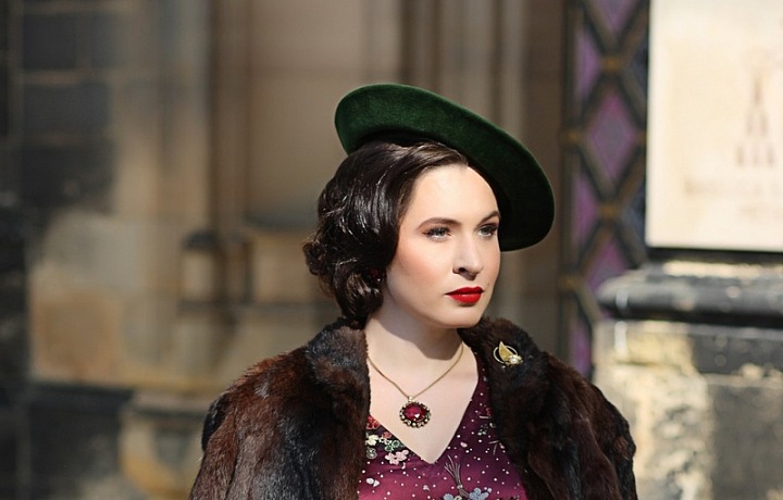 Účes: Petra Měchurová, Foto: Jaroslav Urban, Šaty: Ludmila Zusková