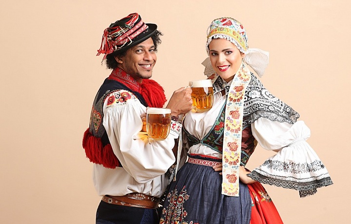 Ornella Koktová a Alex Damazio